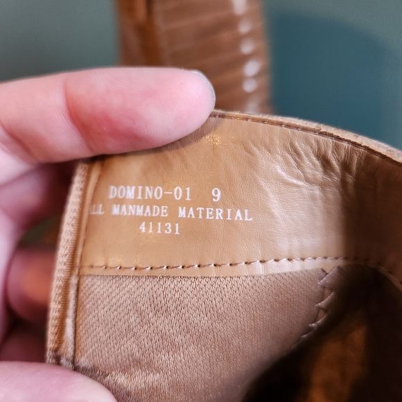 Bamboo women's size 9 Domino faux alligator boot tan - Picture 7 of 9